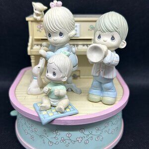 Precious Moments Music box plays "I'd Like To Teach The World To Sing"